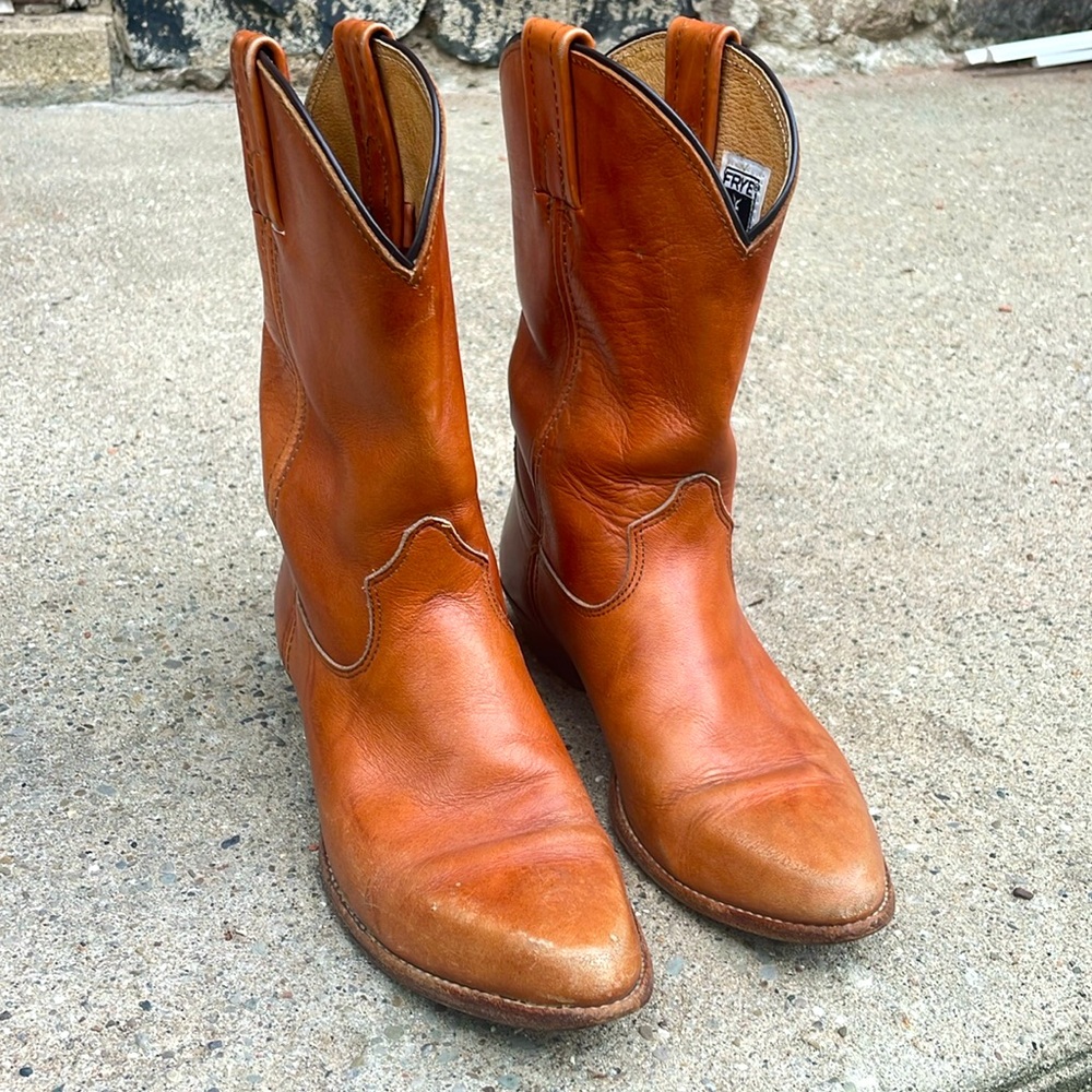 FRYE cowboy boots light brown